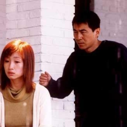吴奕光举例：“例如《好东西》，整个场景都在屋子里面拍摄，全部预设好，通过Pad和控台，迷你需要什么样的色温、什么样的场景，一个个调出来，很快、很便捷，很高效就完成这样的控制。